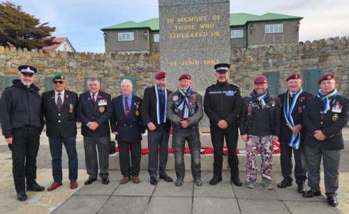 CI Chipolina with veterans in the Falklands
